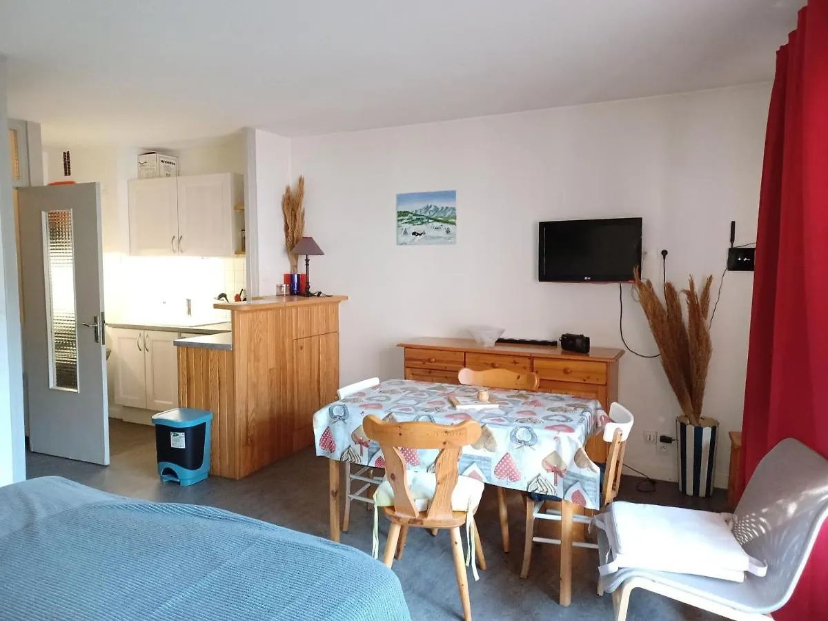 Apartment Studio Cosy Pour 2 Au Centre De Brides-Les-Bains, Proche Thermes Et Telecabine - Fr-1-512-107